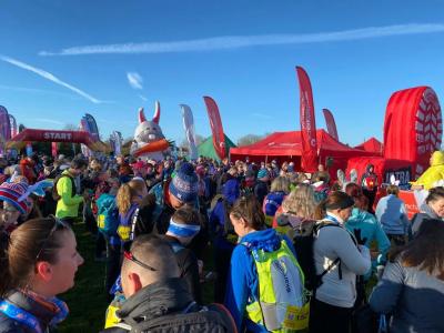 Participants wait at the start line accompanied by a giant Easter bunny!